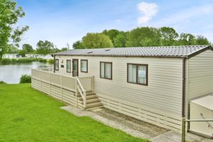 Detached holiday home next to the lake- click for photo gallery